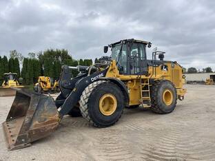 2020 John Deere 744L