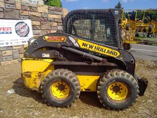 2012 New Holland L220