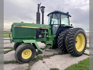 1989 John Deere 4555
