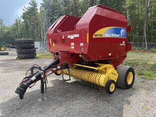 2011 New Holland BR7060