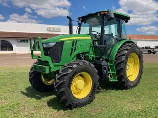 2023 John Deere 6135E