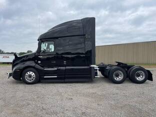 2022 Volvo VNL64T760