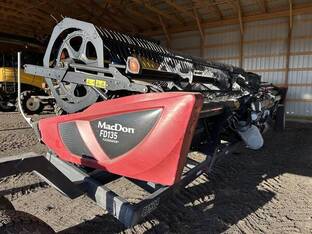 2017 MacDon Industries FD135