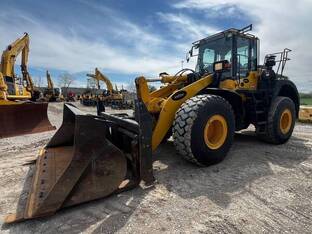 2021 Komatsu WA380-8