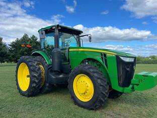 2011 John Deere 8260R