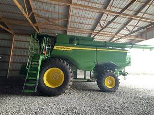 2025 John Deere S7 700