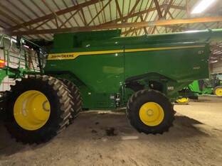 John Deere S7 700