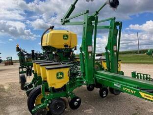 2022 John Deere 1775NT