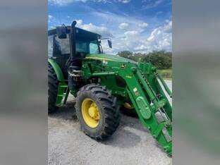 2015 John Deere 6135E