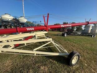 2022 Farm King 1060