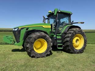 2022 John Deere 8R 340