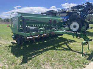 2001 John Deere 1560