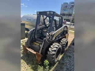 2017 New Holland L218