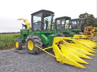 John Deere 5820