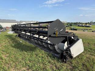 2004 Gleaner 8000