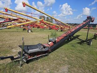 Universal 1535 SHORT FIELD LOADER TD