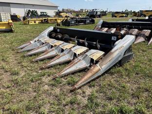 1998 Gleaner HUGGER 630