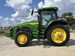 2023 John Deere 8R 250