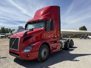 2021 Volvo VNR64T300