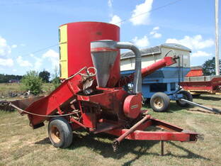 Farm Hand-AGCO Feedmaster