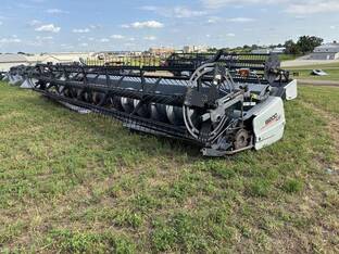 2010 Gleaner 8200-30