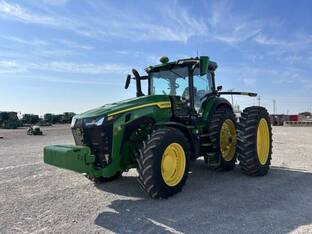 2023 John Deere 8R 250