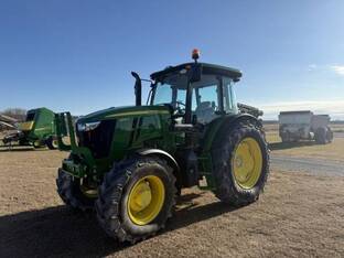 2025 John Deere 6135E