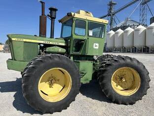 John Deere 7520