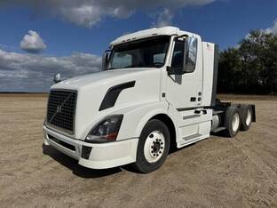 2015 Volvo VNL64T300