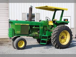 1972 John Deere 4320