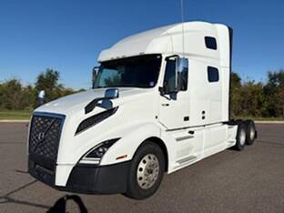 2022 Volvo VNL64T760
