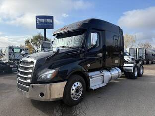 2021 Freightliner CASCADIA 126
