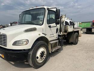 2012 Freightliner BUSINESS CLASS M2 106