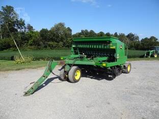 2001 John Deere 1560