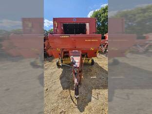 2000 New Holland 648