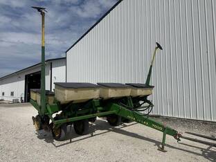John Deere 7000