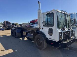 2001 Mack MR688S