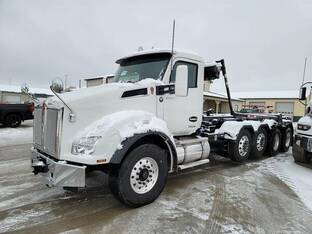 2023 Kenworth T880