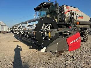 2009 Gleaner 8200