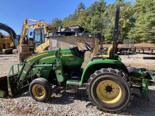 2013 John Deere 3320