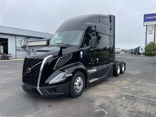 2025 Volvo VNL64T660