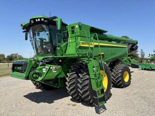 2025 John Deere S7 700