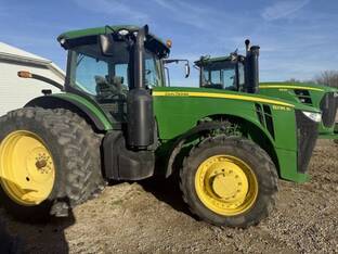 2012 John Deere 8235R