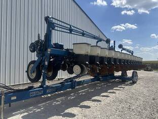 2000 Kinze 3600
