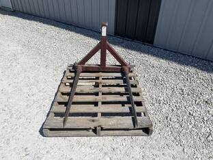 TRI-L THREE-POINT BALE SPEAR