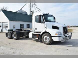 2014 Volvo VNM64T200