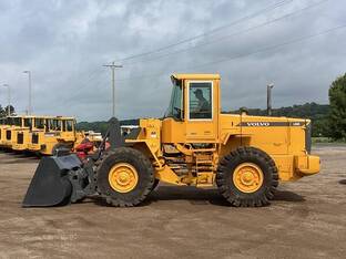 2002 Volvo L90D