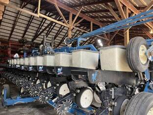 1997 Kinze 2600