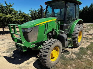 2016 John Deere 5100M