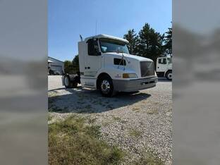 1997 Volvo VNL42T